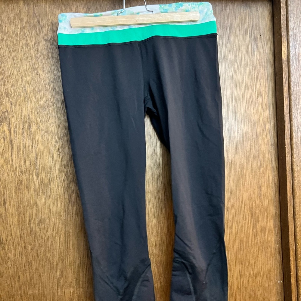 Lululemon black crop pants